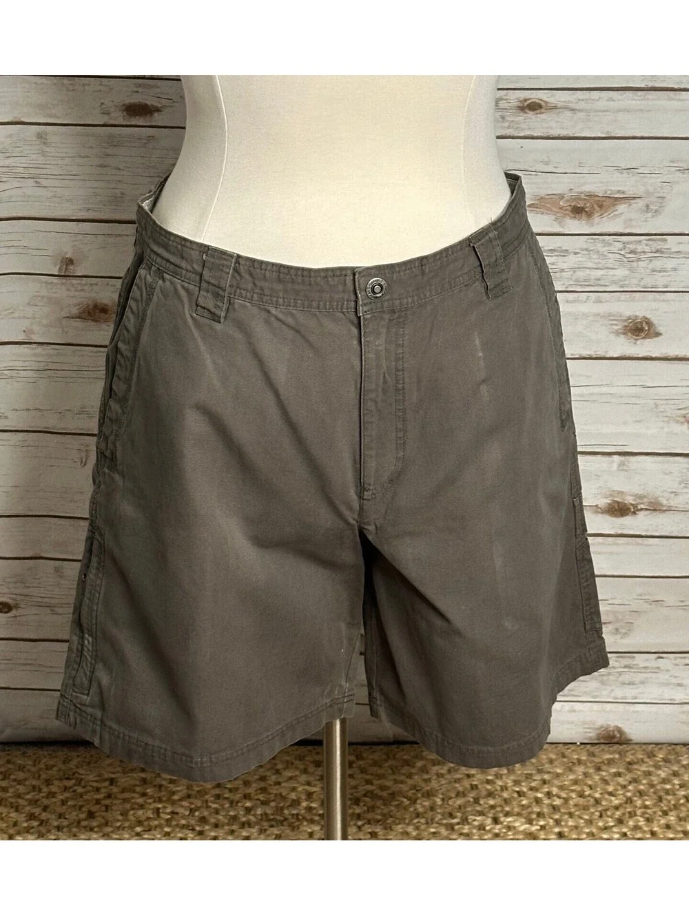 Columbia Omni-Shield khaki-grey cotton utility cargo shorts Size 40 gorpcore